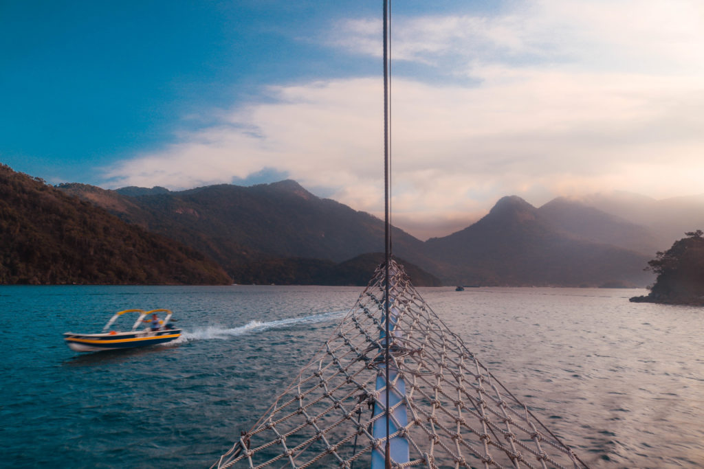 Fim de tarde voltando de Ilha grande para Angra dos Reis